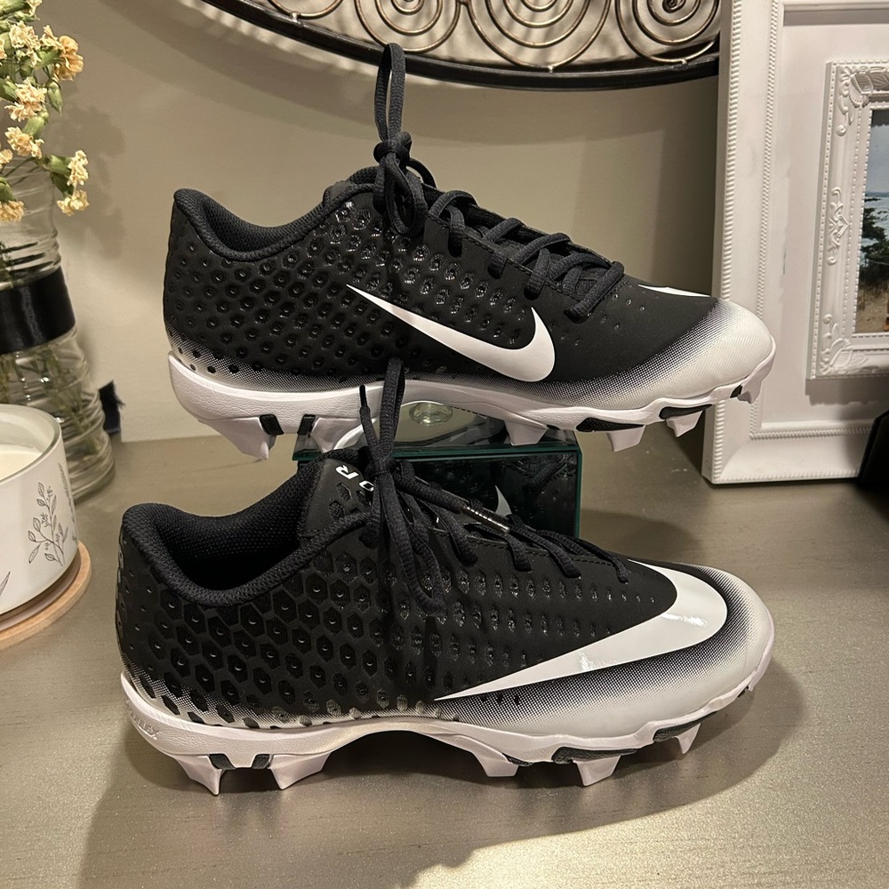 Nike Black and White Baseball Cleats with Swoosh NWOB
